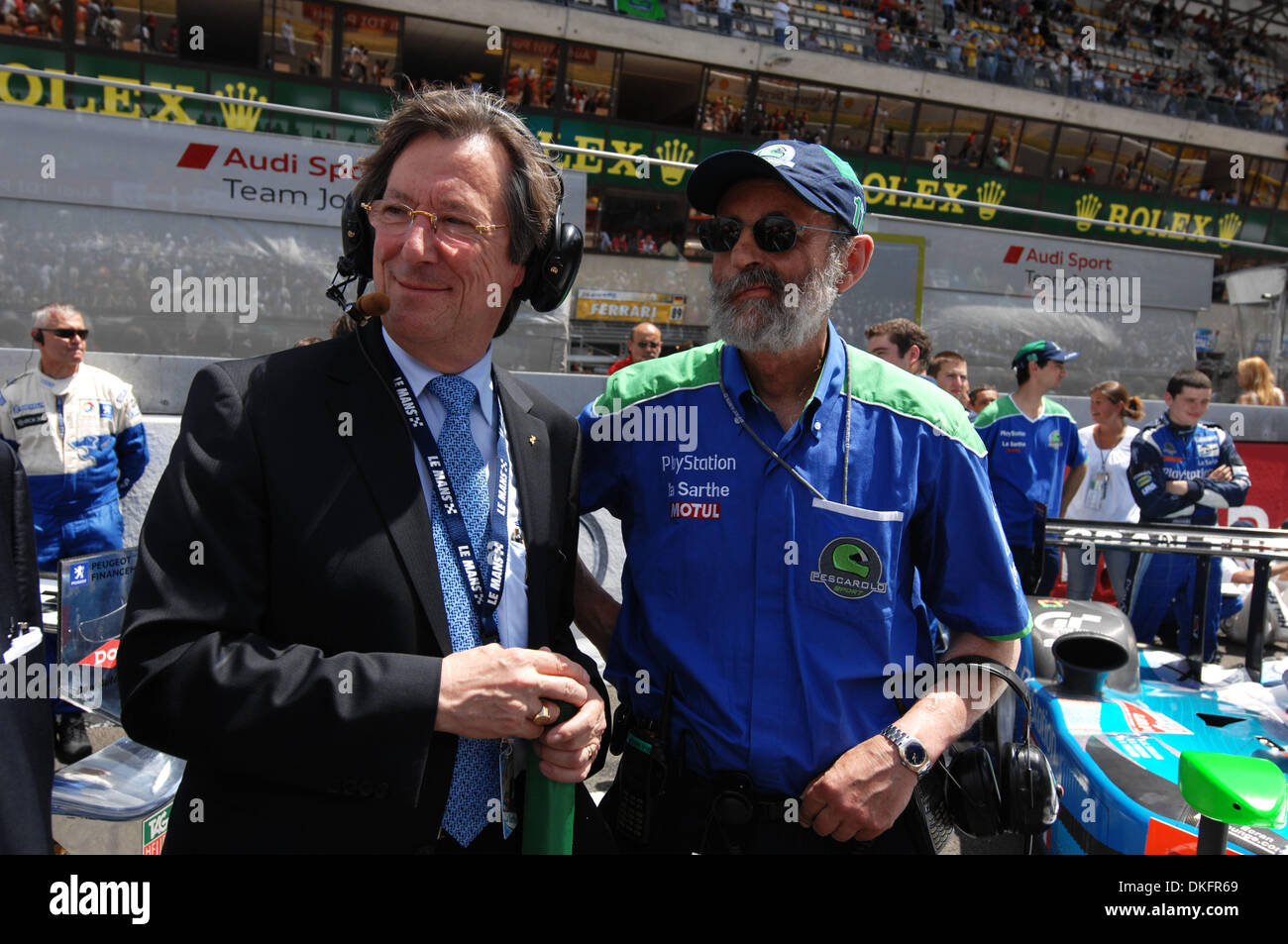 Giugno 13, 2009 - Le Mans, Francia - ACO direttore Daniel POISSENOT, sinistra e Henri Pescarolo prima dell' inizio della 24 Ore di Le Mans, Sabato, 13 giugno 2009, a Le Mans, Francia. (Credito Immagine: © Rainier Ehrhardt/ZUMAPRESS.com) Foto Stock