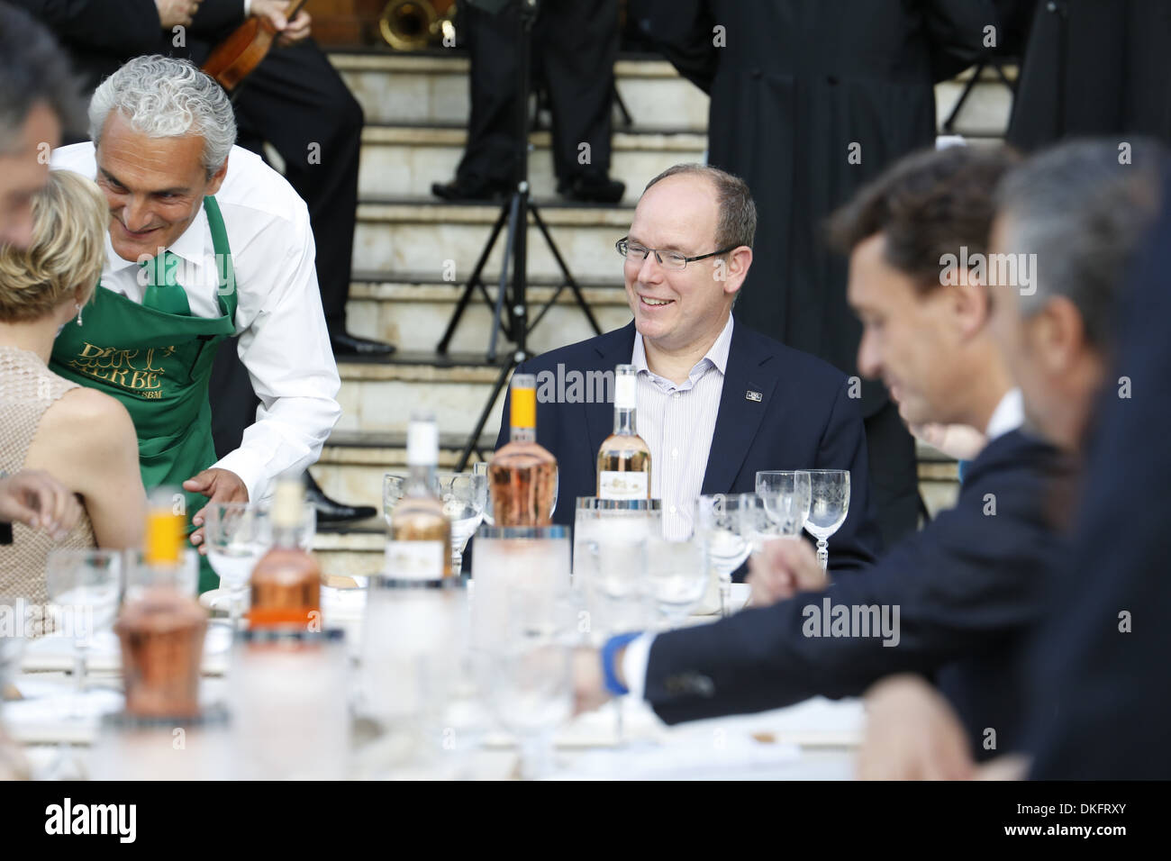 Il Principe Alberto II Ducasse Prinzess Charlene 'il pranzo sul prato" celebra centocinquantesimo anniversario A SOFFIATURA AUTOMATICA (Societe des Bains de Mer Casinò Foto Stock