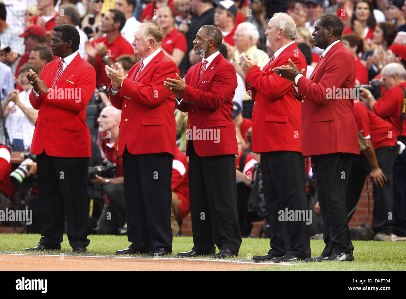 Jul 14, 2009 - San Louis, Missouri negli Stati Uniti d'America - Baseball MLB - Il Cardinale grandi (L-R) LOU BROCK, RED SCHOENDIENST OZZIE SMITH, BRUCE SUTTER, Bob Gibson, e Stan Musial (non illustrato) all'inizio di martedì in MLB All-Star Game al Busch Stadium di Saint Louis. (Credito Immagine: © J.B. Forbes/St Louis Post-Dispatch/ZUMA Premere) Restrizioni: * Alton, Belleville, Edwardsville, Moline, R Foto Stock