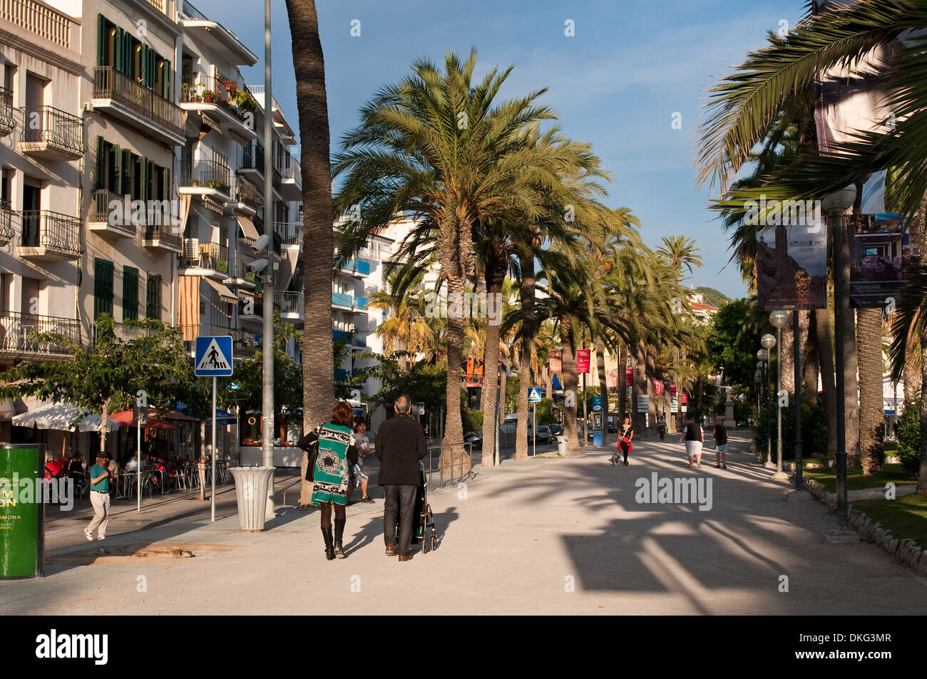 La passeggiata sul lungomare, Sitges, Catalogna, Spagna Foto Stock