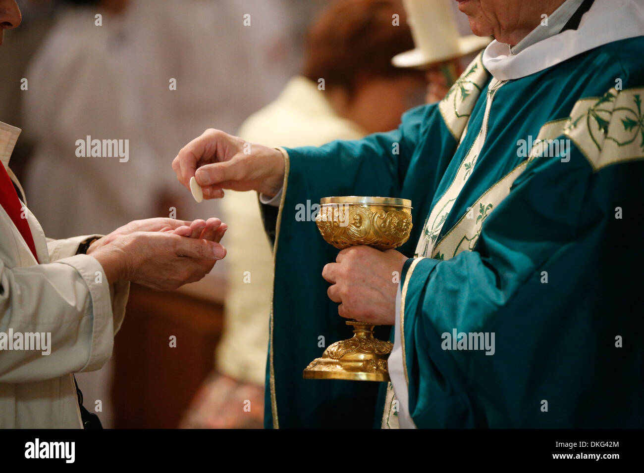Messa cattolica, eucaristia, Villemomble, Seine-Saint-Denis, Francia, Europa Foto Stock