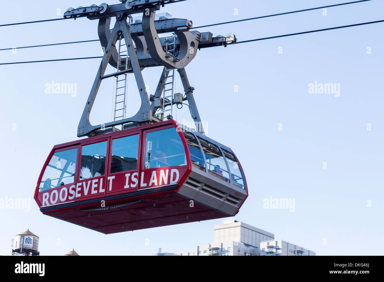 Roosevelt Island Tram presso la Ed Koch Queensboro Bridge attraversa l'East River, NYC Foto Stock