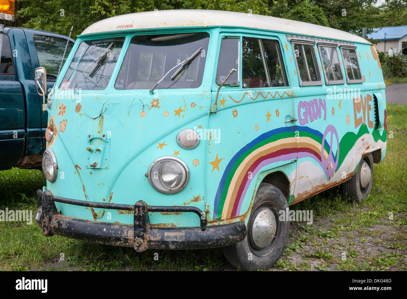 Arrugginimento vecchio hippy van, Ilion, nello Stato di New York. Foto Stock