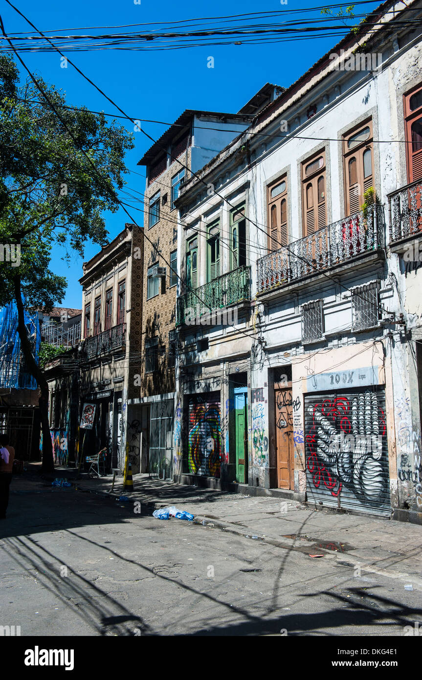 Graffiti arte il lavoro sulle case in Lapa, Rio de Janeiro, Brasile, Sud America Foto Stock