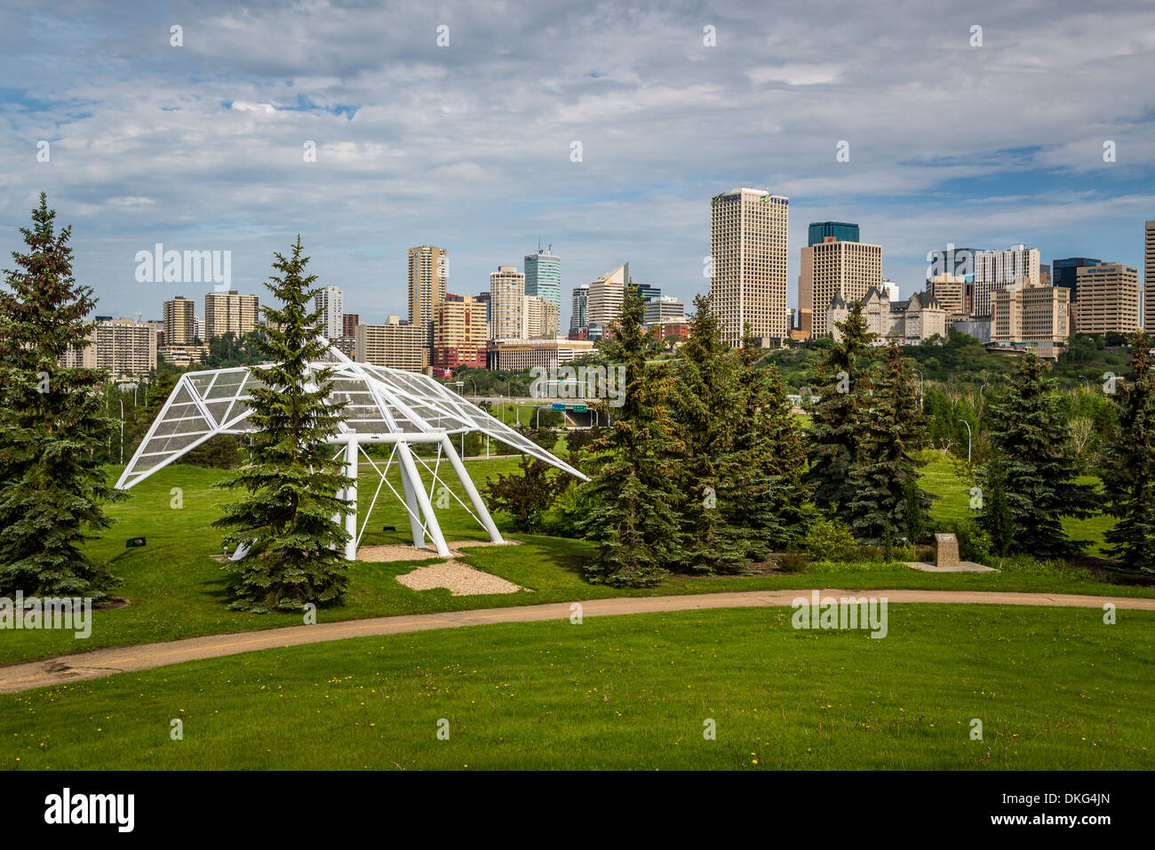 Lo skyline della città dal di sopra del Conservatorio Muttart in Edmonton, Alberta, Canada. Foto Stock