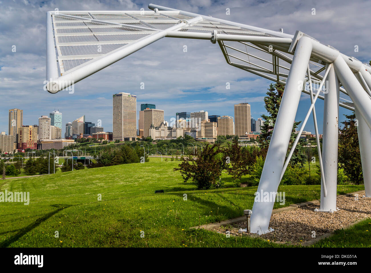 Lo skyline della città dal di sopra del Conservatorio Muttart in Edmonton, Alberta, Canada. Foto Stock