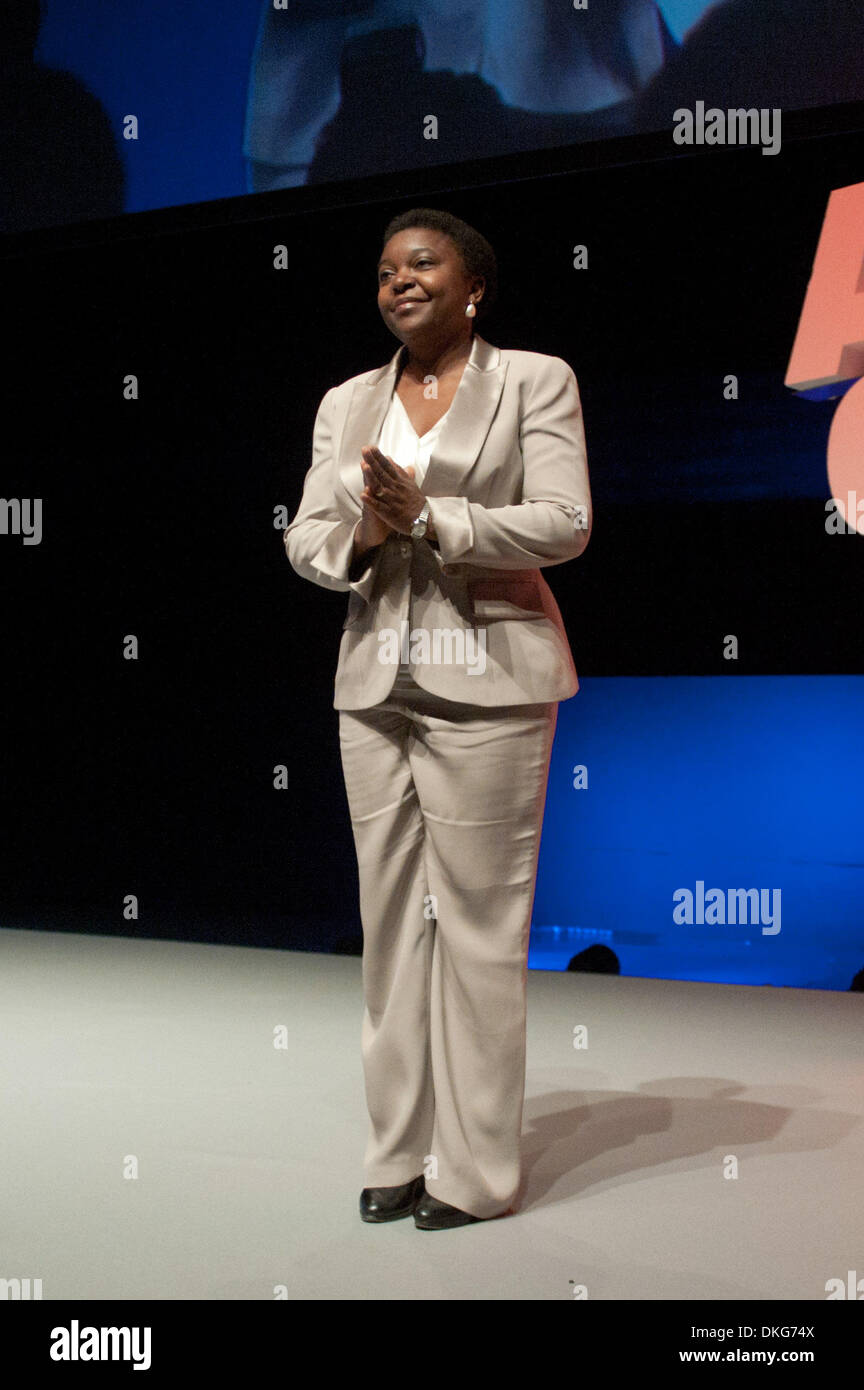 Bologna, Italia. 4° dic, 2013. Il Ministro CÃƒ©Cécile Kyenge a Unipol Arena Casalecchio, durante il suo incontro con Matteo Renzi.Foto: Michele Lapini/NurPhoto Credito: Michele Lapini/NurPhoto/ZUMAPRESS.com/Alamy Live News Foto Stock