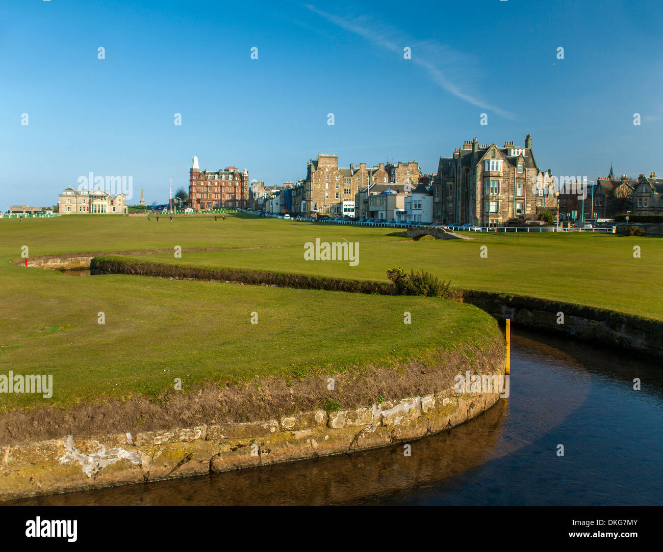 Saint Andrews Old Course Scozia Swilken Burn, Swilken Bridge e R&una clubhouse. Foto Stock
