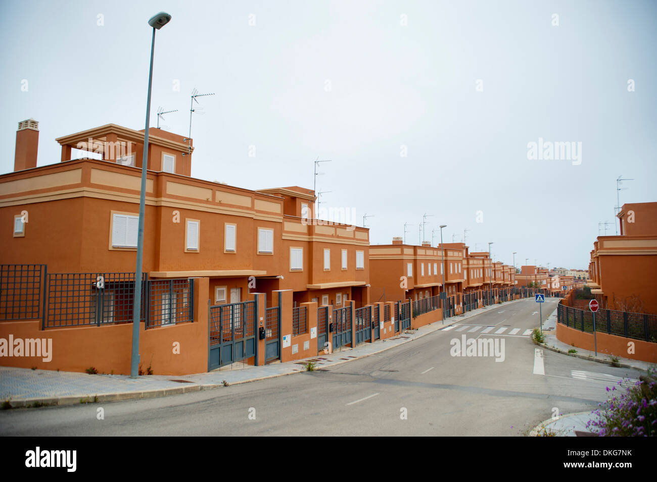 Un abbandonato lo sviluppo sulla costa blanca in Spagna. Case invendute e appartamenti chiuso e vuoto Foto Stock