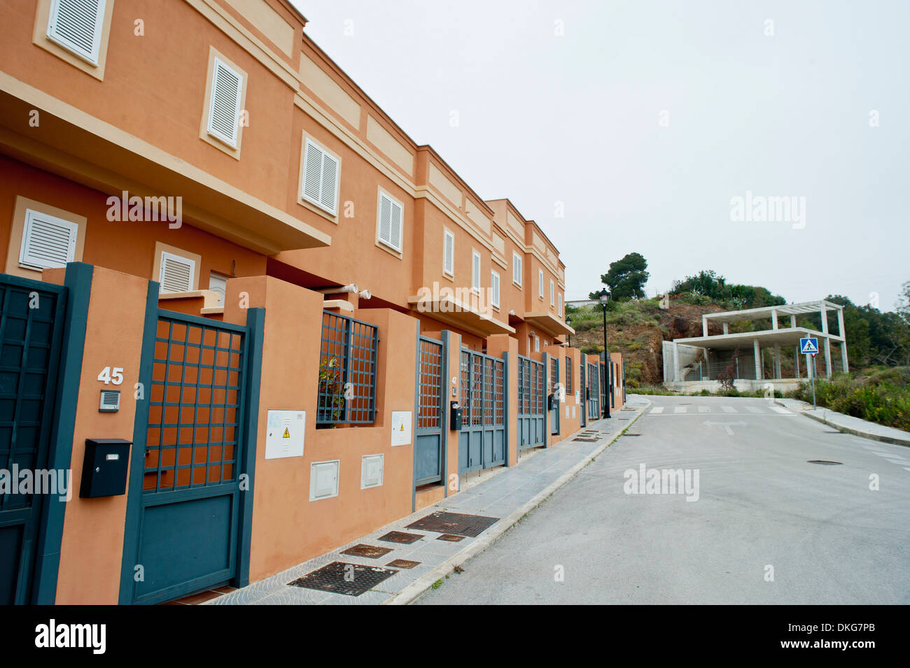 Un abbandonato lo sviluppo sulla costa blanca in Spagna. Case invendute e appartamenti chiuso e vuoto Foto Stock