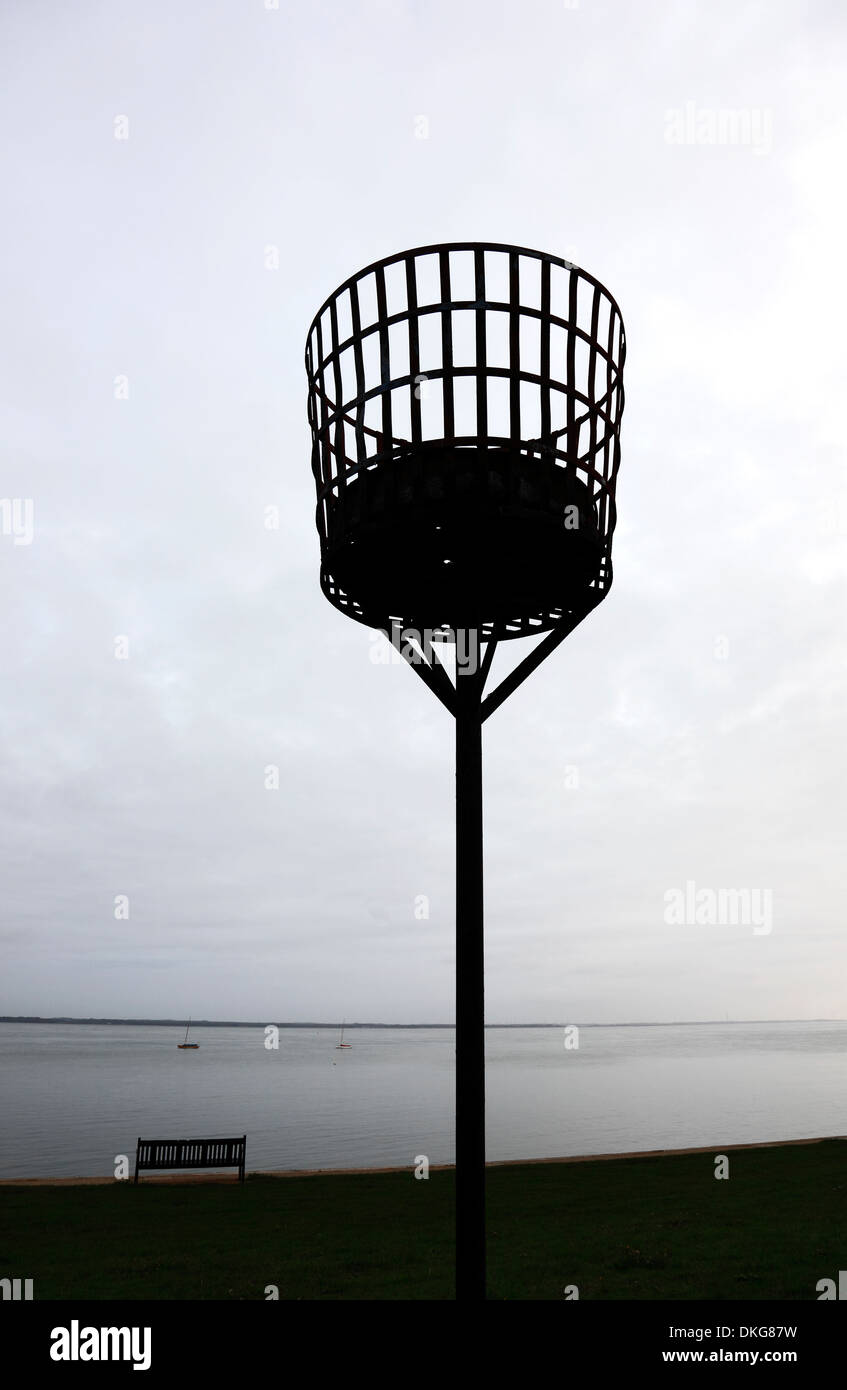 Il vecchio stile faro sulla Yarmouth shore Yarmouth Isle of Wight Hampshire Inghilterra Foto Stock