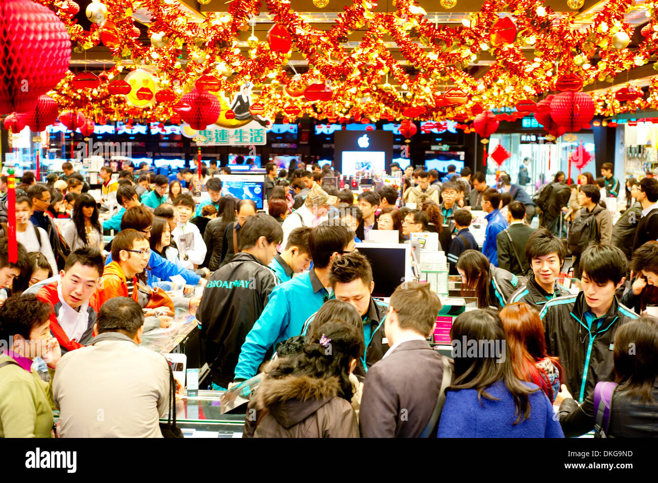 Molte persone nel centro commerciale di Hong Kong. Foto Stock