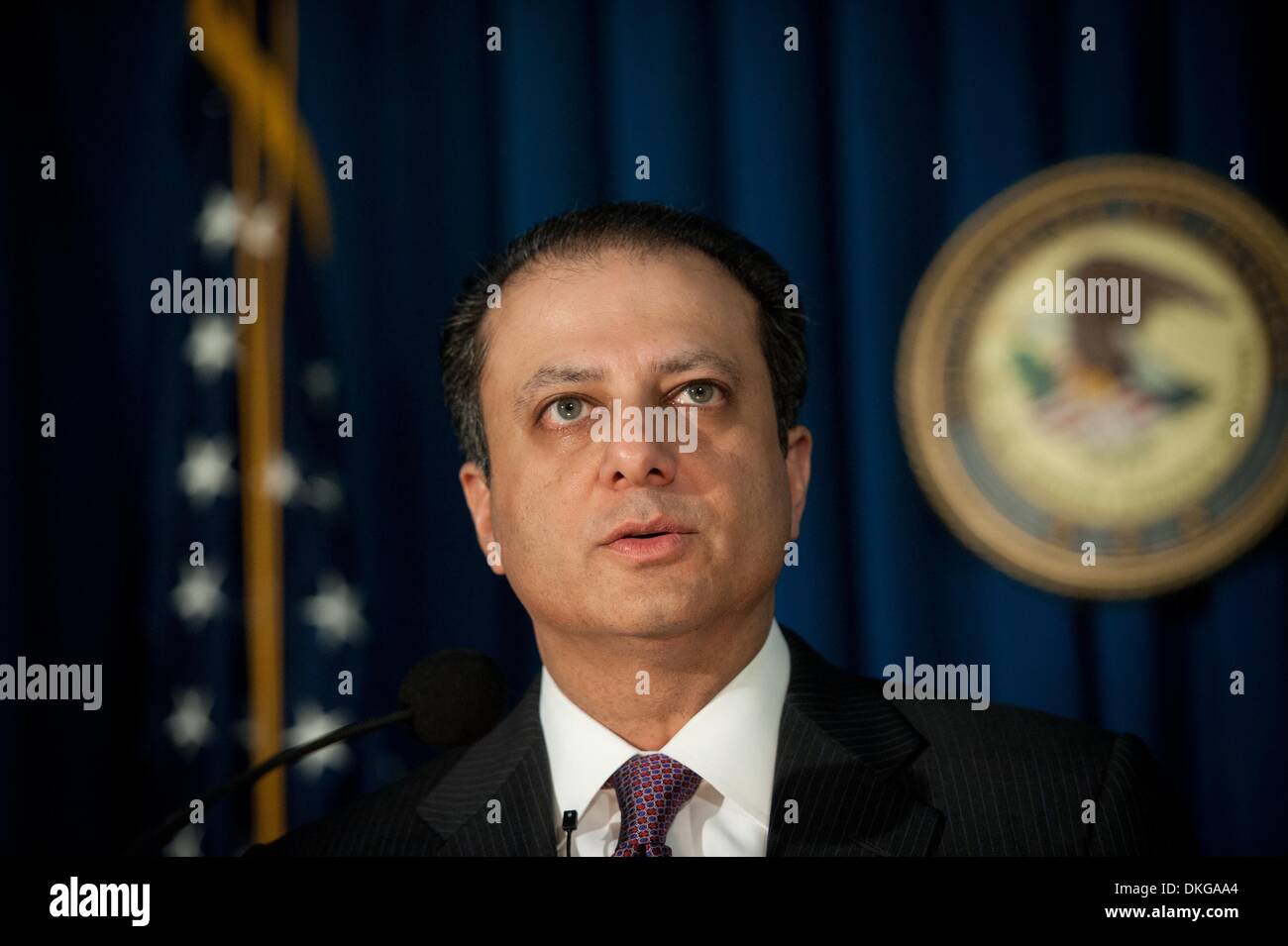 Manhattan, New York, Stati Uniti d'America. 5 Dic, 2013. PREET BHARARA, gli Stati Uniti Attorney per il Southern District di New York annuncia le cariche contro 49 imputati per la partecipazione a una diffusa nove anni di regime di frodi per ottenere illegalmente quasi mezzo milione di dollari in benefici di Medicaid, Giovedì, 5 dicembre 2013. (One St. Andrew's Plaza, Lobby). Credito: ZUMA Press, Inc./Alamy Live News Foto Stock