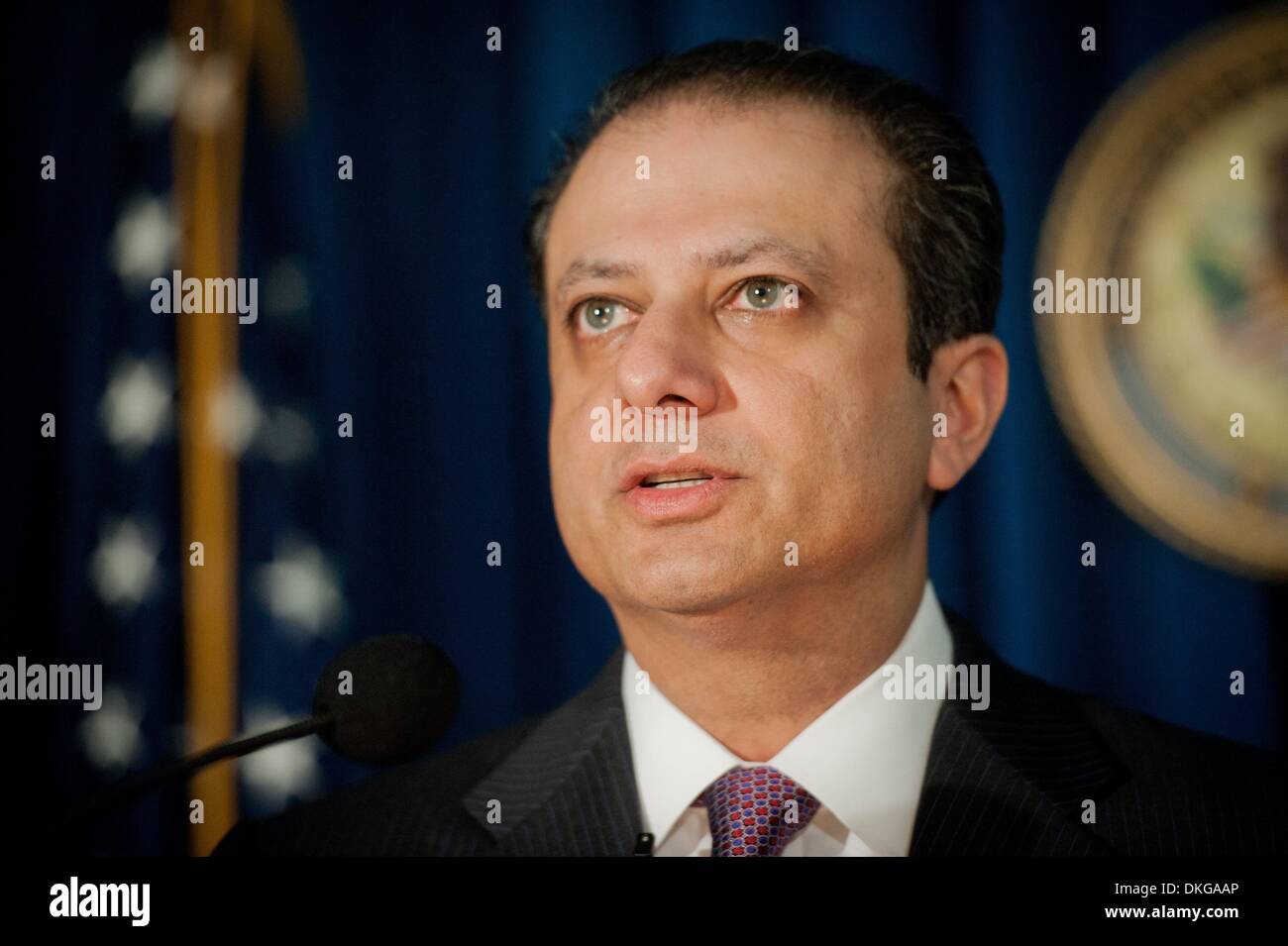 Manhattan, New York, Stati Uniti d'America. 5 Dic, 2013. PREET BHARARA, gli Stati Uniti Attorney per il Southern District di New York annuncia le cariche contro 49 imputati per la partecipazione a una diffusa nove anni di regime di frodi per ottenere illegalmente quasi mezzo milione di dollari in benefici di Medicaid, Giovedì, 5 dicembre 2013. (One St. Andrew's Plaza, Lobby). Credito: ZUMA Press, Inc./Alamy Live News Foto Stock