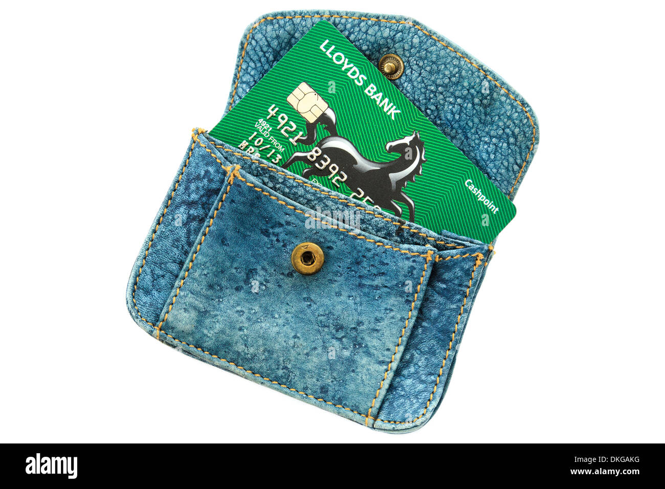 Nuova carta Lloyds Bank Cashpoint in una borsa blu isolata su sfondo bianco. Inghilterra, Regno Unito, Gran Bretagna Foto Stock