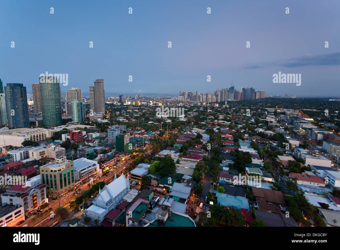 Vista su Makati City al tramonto, Manila, Filippine Foto Stock