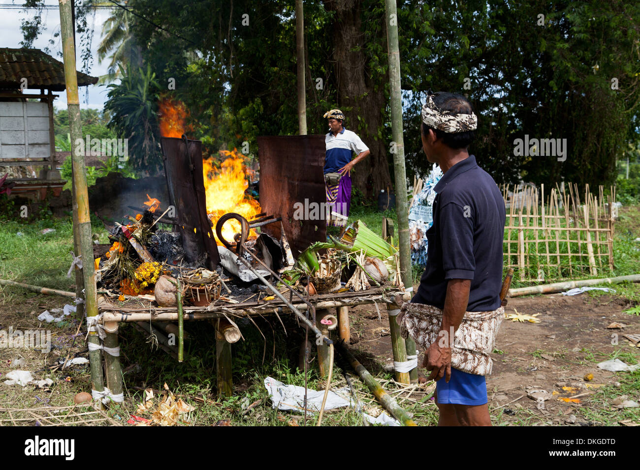 La cremazione di un morto a Bali, in Indonesia Foto Stock