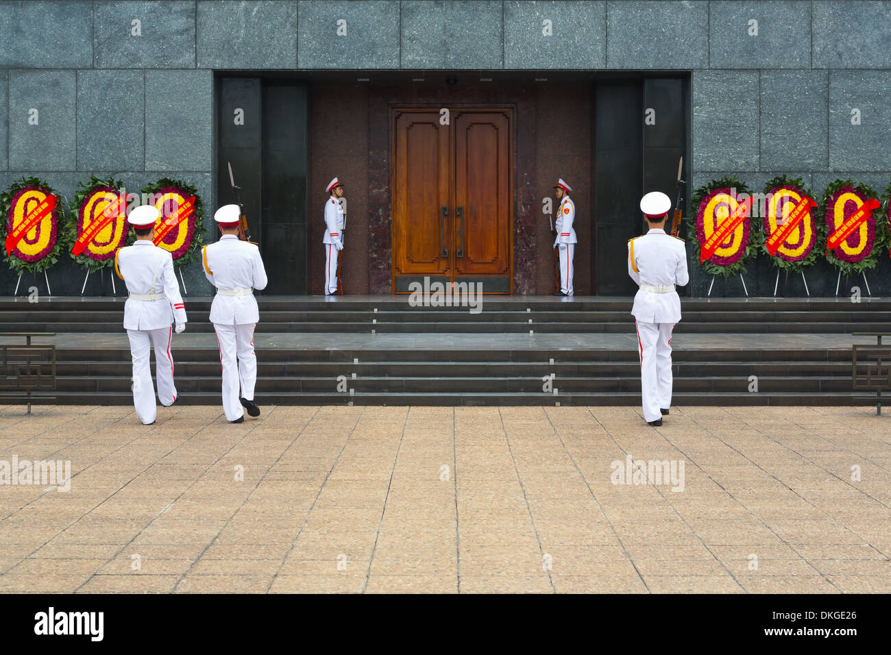 Cambio della guardia al Mausoleo di Ho Chi Minh ad Hanoi, Vietnam Foto Stock