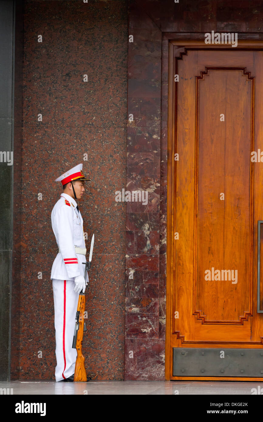 La protezione presso il Mausoleo di Ho Chi Minh ad Hanoi, Vietnam Foto Stock