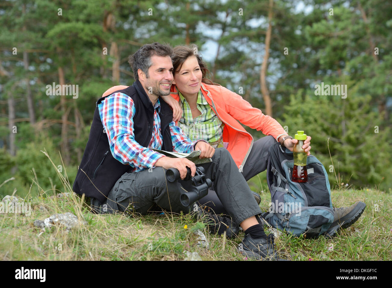 Paio di prendere un periodo di riposo dal loro tour escursioni Foto Stock