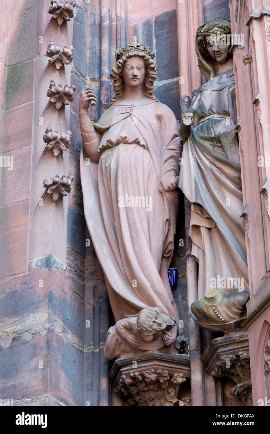 Sculture sul Minster, Alsazia, Francia, Europa Foto Stock