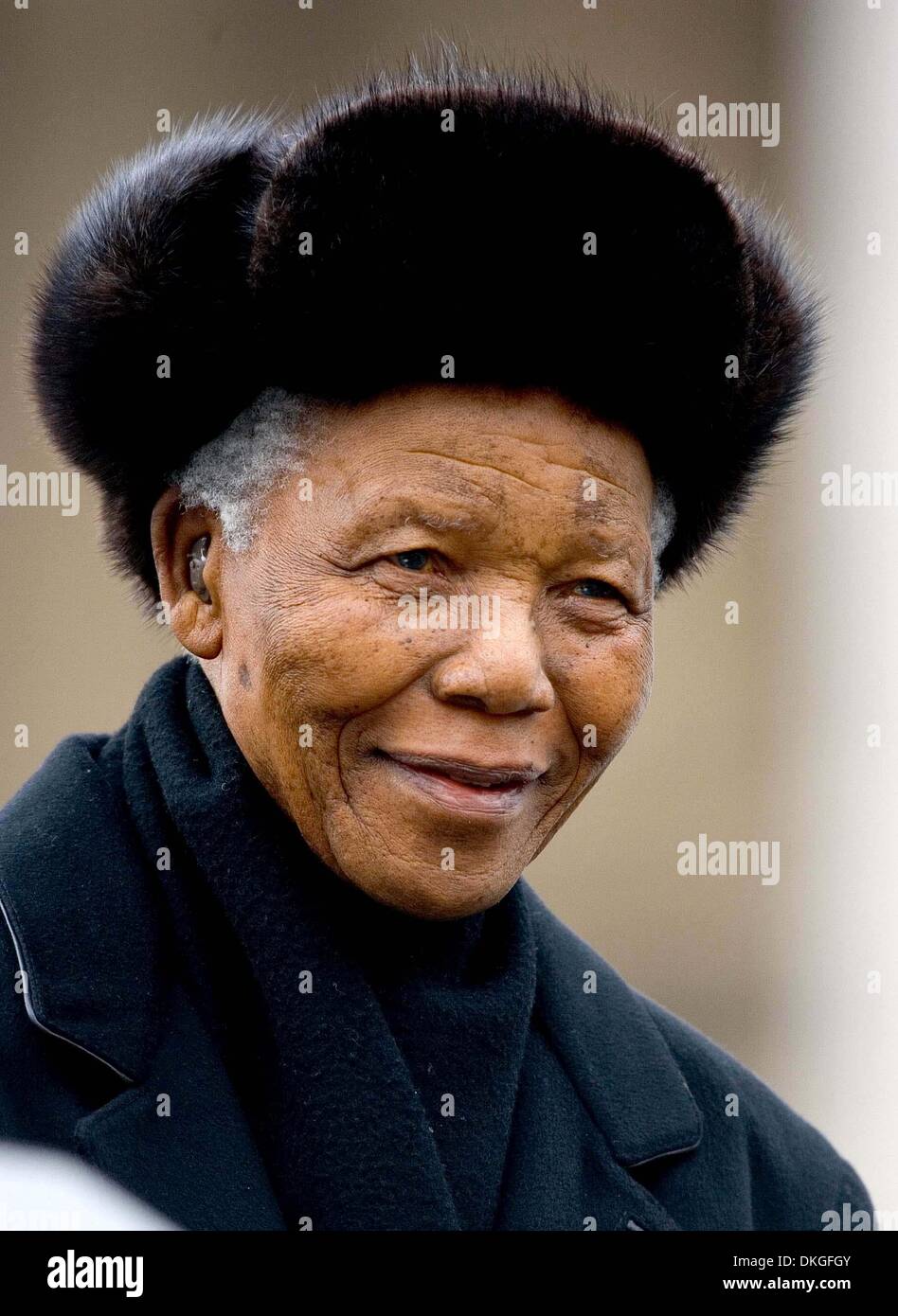 FILE: PICS - FILE - NELSON MANDELA (Luglio 18, 1918 - ) è un sudafricano anti-apartheid rivoluzionario e politico che ha servito come Presidente del Sud Africa dal 1994 al 1999. Egli è stato il primo nero a sud africano a ricoprire la carica e il primo eletto in una pienamente rappresentativo e multirazziale elezione. Nella foto:feb. 3, 2005 - Londra, Gran Bretagna - Mandela a 'Make la storia di povertà' Rally. (Credito Immagine: © Globo foto/ZUMAPRESS. Foto Stock