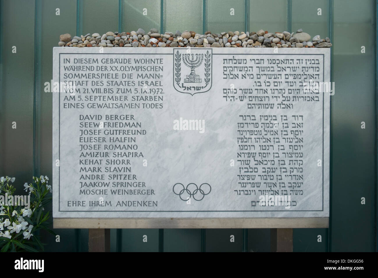 Una lapide commemorativa nel villaggio olimpico di Monaco di Baviera, Germania, Europa Foto Stock