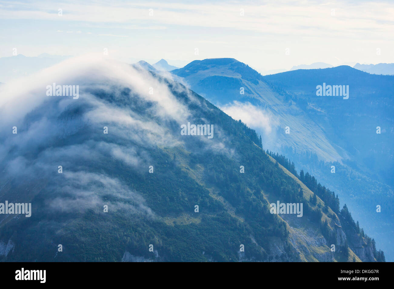 Nebbia a Gennerhorn, Salzkammergut montagne, Austria Foto Stock