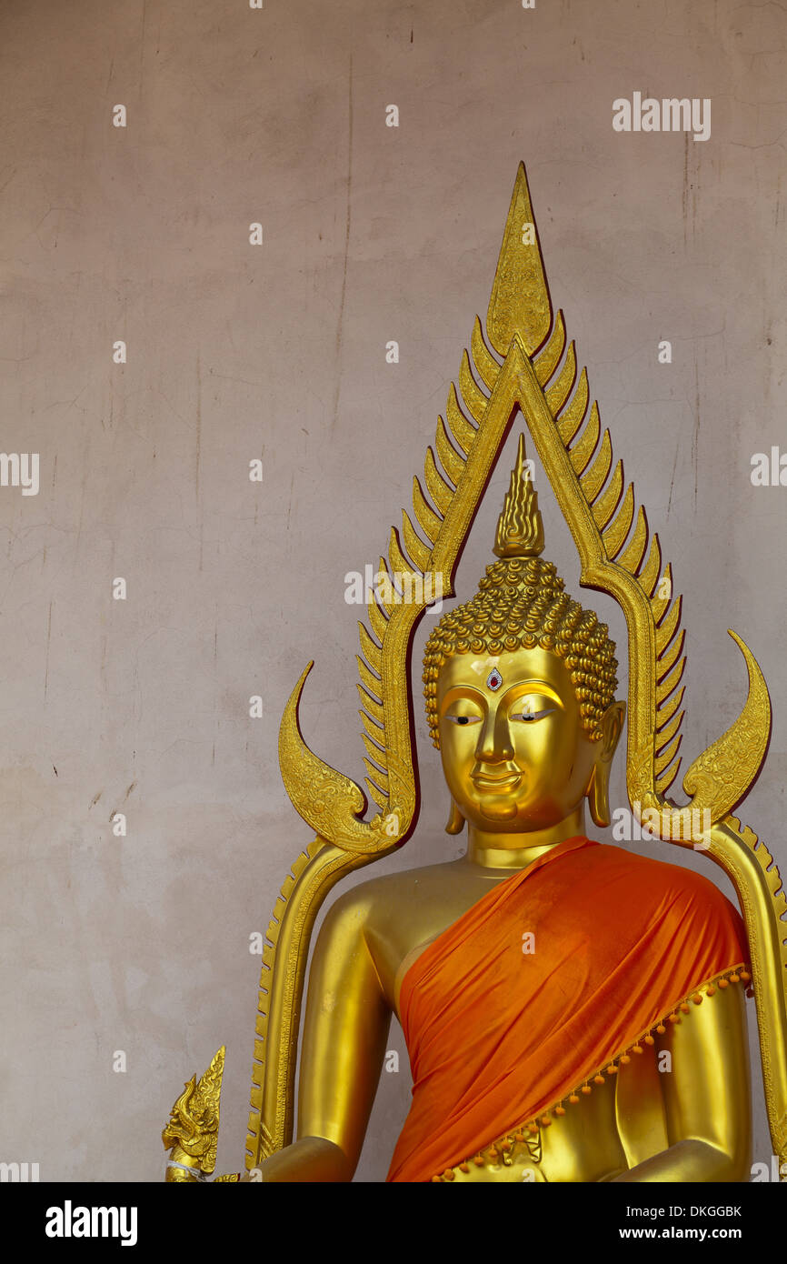 Statua di Buddha nel Wat Chedi Luang, Chiang Mai, Thailandia, Asia Foto Stock