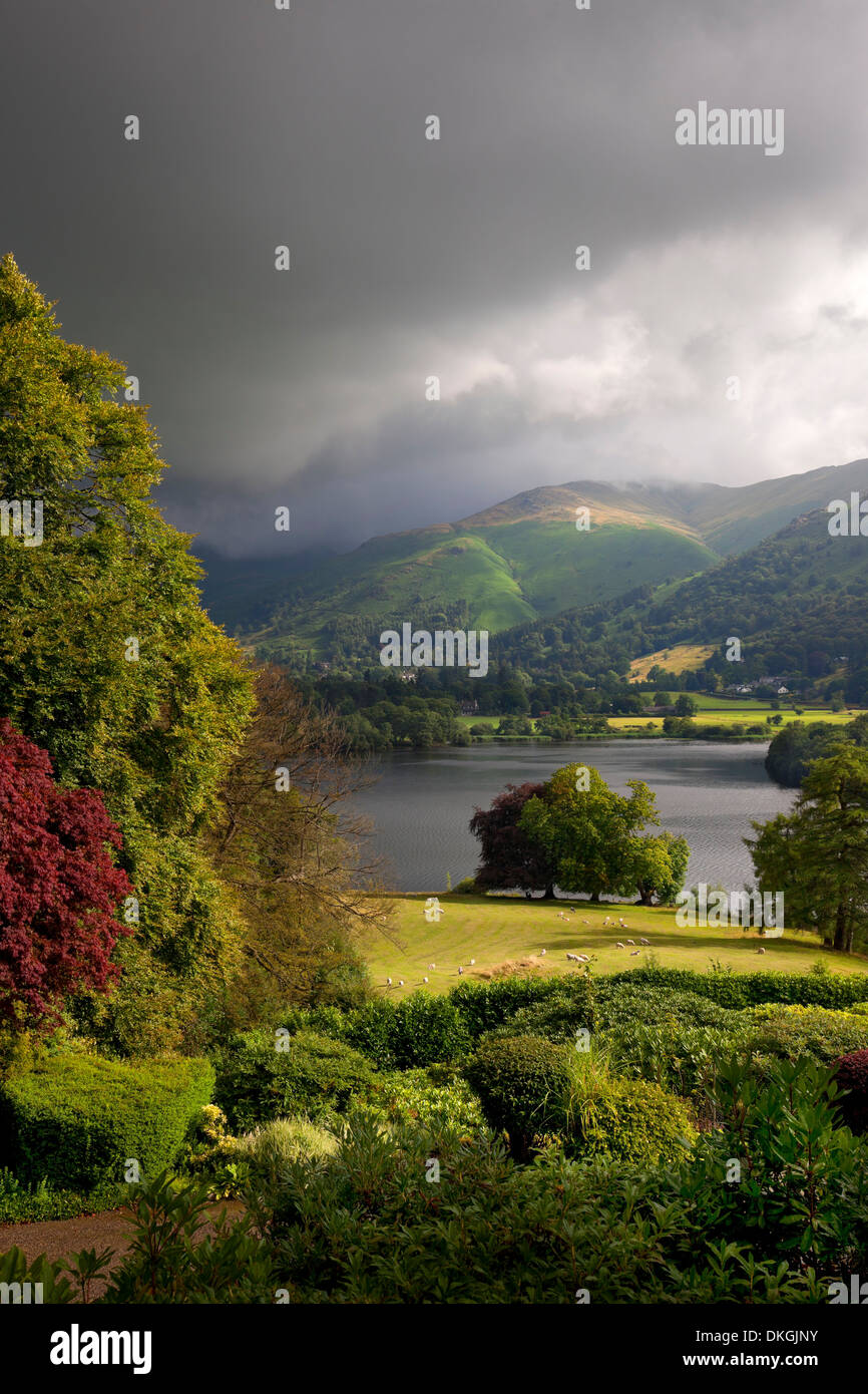 Drammatica cielo sopra Grasmere, nel distretto del lago, Cumbria, Inghilterra. Foto Stock