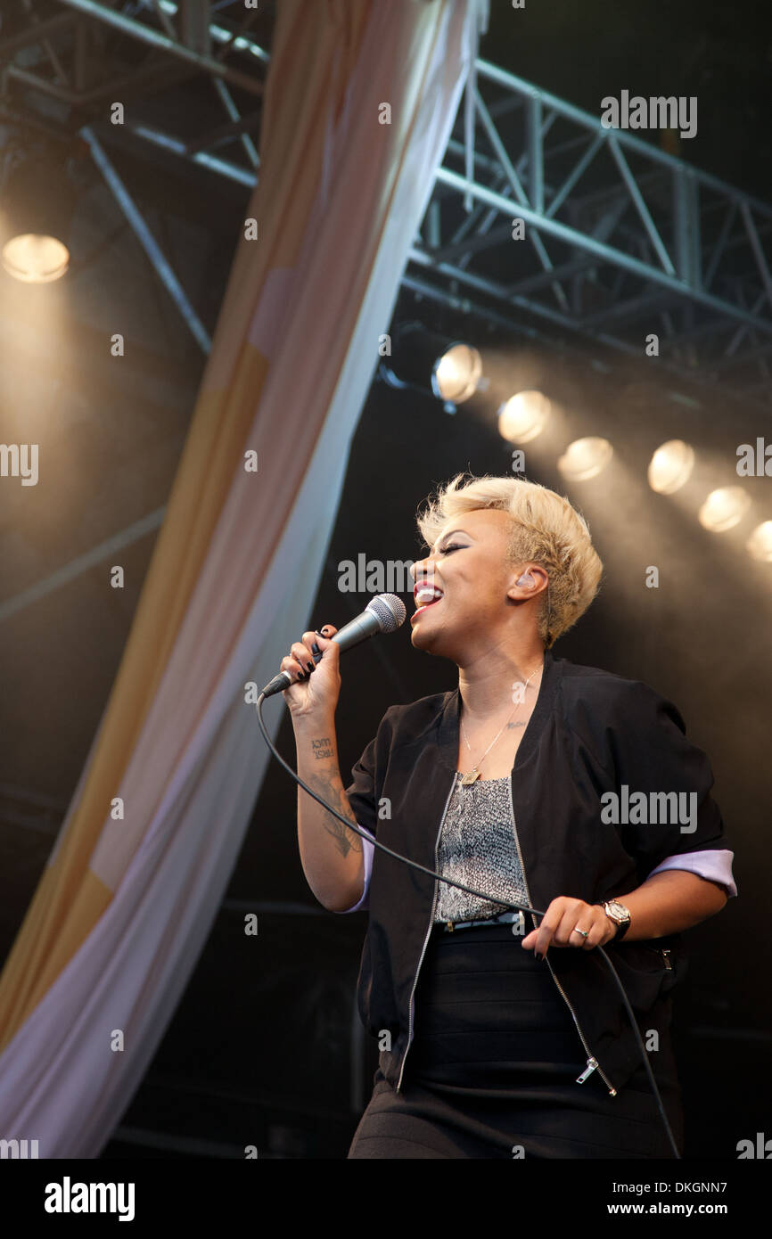 Emeli Sande Torcia olimpica Foto Stock