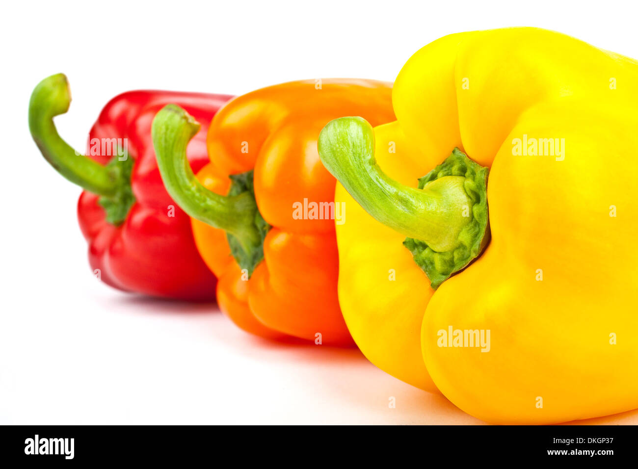 Tre i peperoni su uno sfondo bianco. Foto Stock