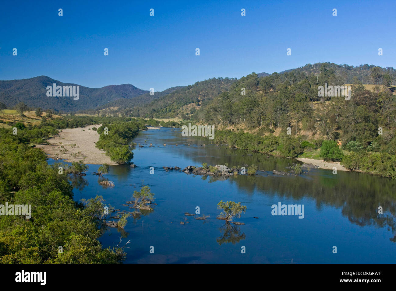Il fiume di Mann e il paesaggio a Jackadgery, NSW Foto Stock