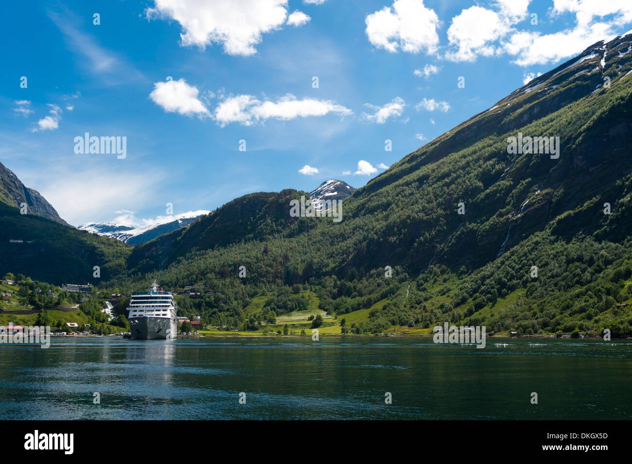 In nave da crociera Geirangerfjord, Sito Patrimonio Mondiale dell'UNESCO, Norvegia, Scandinavia, Europa Foto Stock