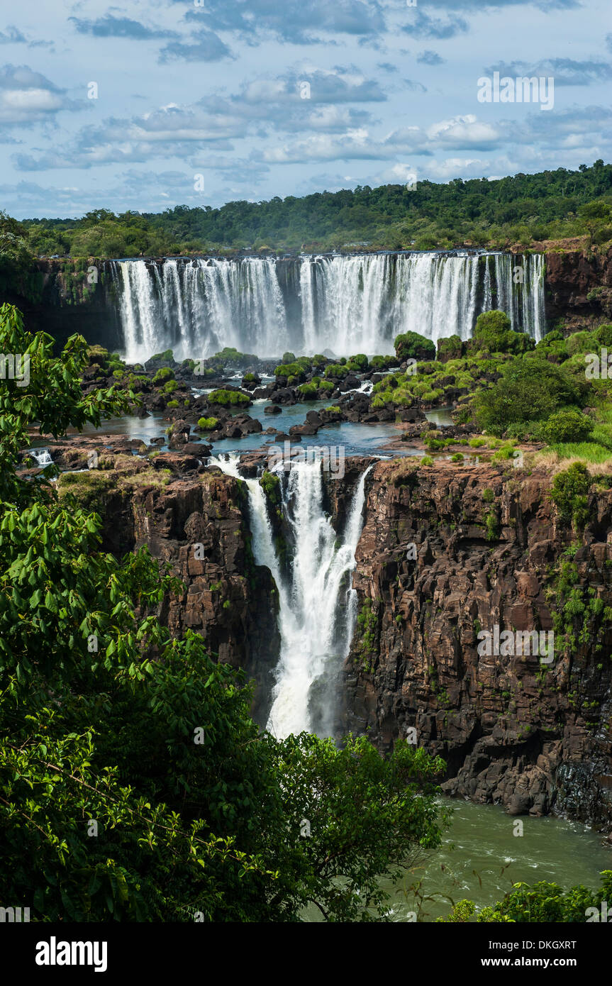 Foz de Iguazu (cascate Iguacu), le più grandi cascate nel mondo, Iguacu Parco Nazionale, sito Patrimonio Mondiale dell'UNESCO, Brasile Foto Stock