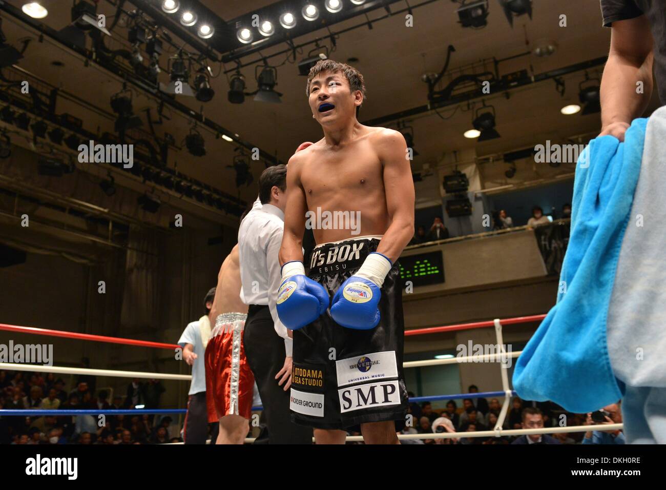 Tokyo, Giappone. 29 Nov, 2013. Yuki Kurei (JPN) Boxe : Yuki Kurei del Giappone reagisce dopo aver perso il suo debutto pro 4R peso piuma bout a Korakuen Hall a Tokyo in Giappone . © Hiroaki Yamaguchi/AFLO/Alamy Live News Foto Stock