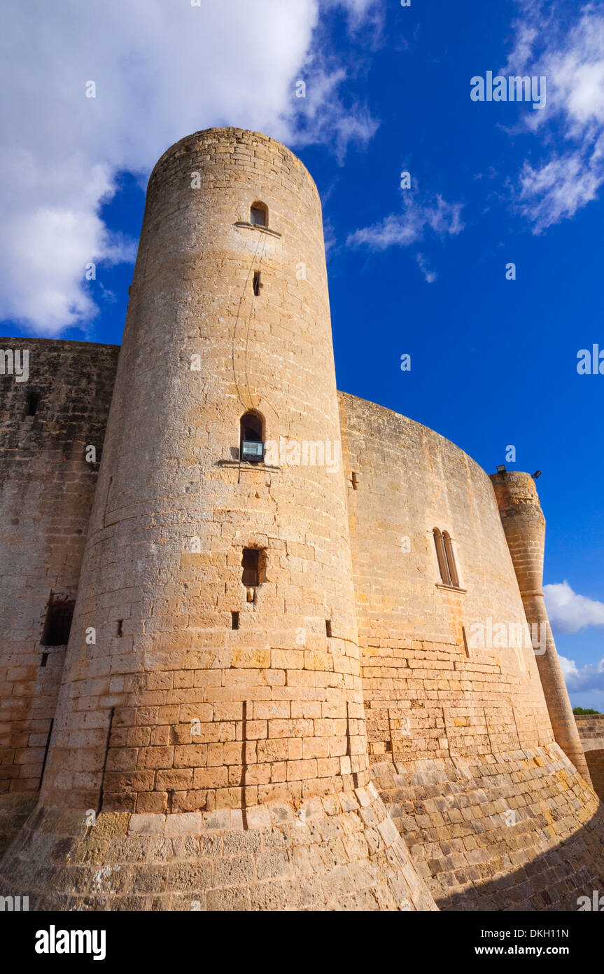 Il castello di Bellver risalente al XIV secolo, Palma de Mallorca, Maiorca, isole Baleari, Spagna, Europa Foto Stock