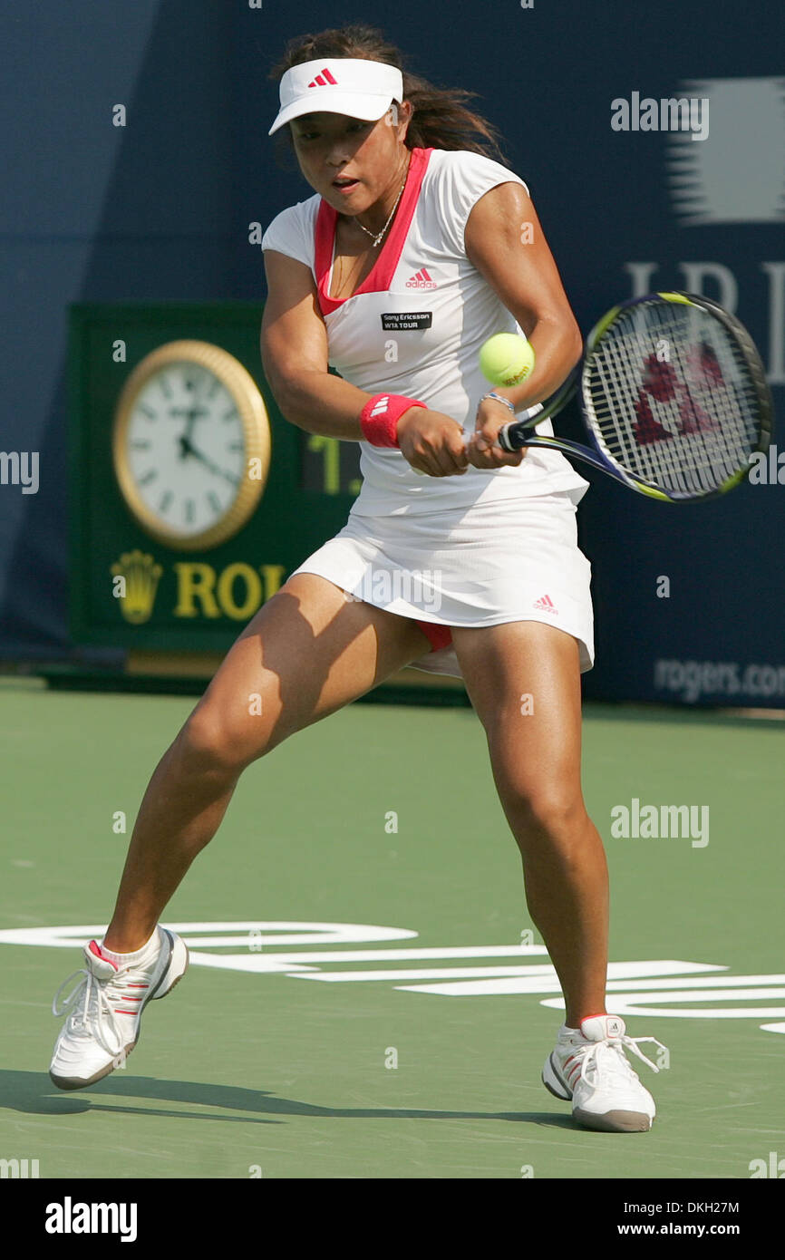 15 agosto 2009 - Toronto, Ontario, Canada - 15 August 2009: Ayumi MORITA del Giappone il giorno di apertura presso le donne del Rogers tennis Cup ha suonato presso il centro Rexall, York University di Toronto, ON. (Credito Immagine: © Steve Dormer Southcreek/Global/ZUMApress.com) Foto Stock