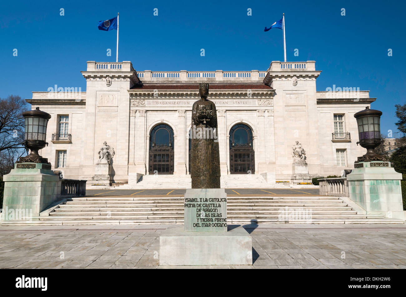 Statua della Regina Isabella di Spagna al di fuori della sede dell'Organizzazione degli Stati americani (OSA), WASHINGTON, STATI UNITI D'AMERICA Foto Stock