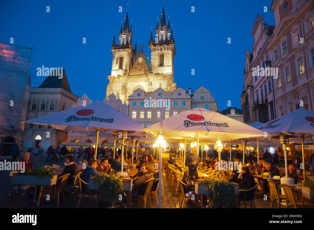 Staromestske namesti, la piazza della città vecchia di Praga Repubblica Ceca Europa Foto Stock
