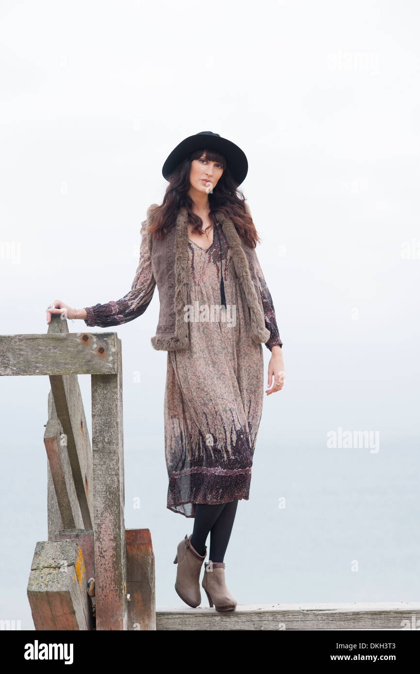 Bohemian fashion style, donna che indossa un cappello Foto Stock