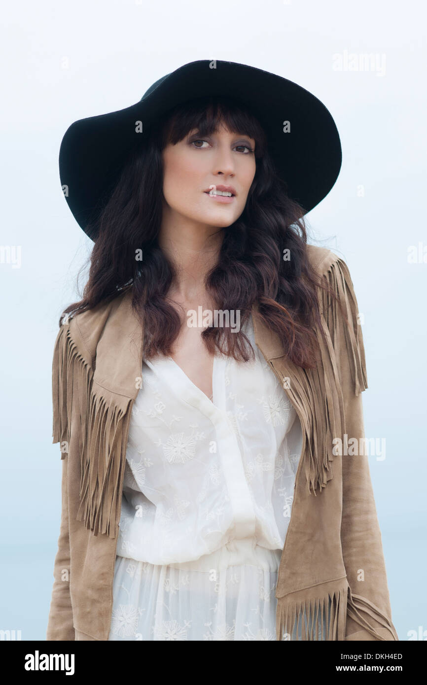 Donna che indossa un cappello, bohemian fashion style Foto Stock