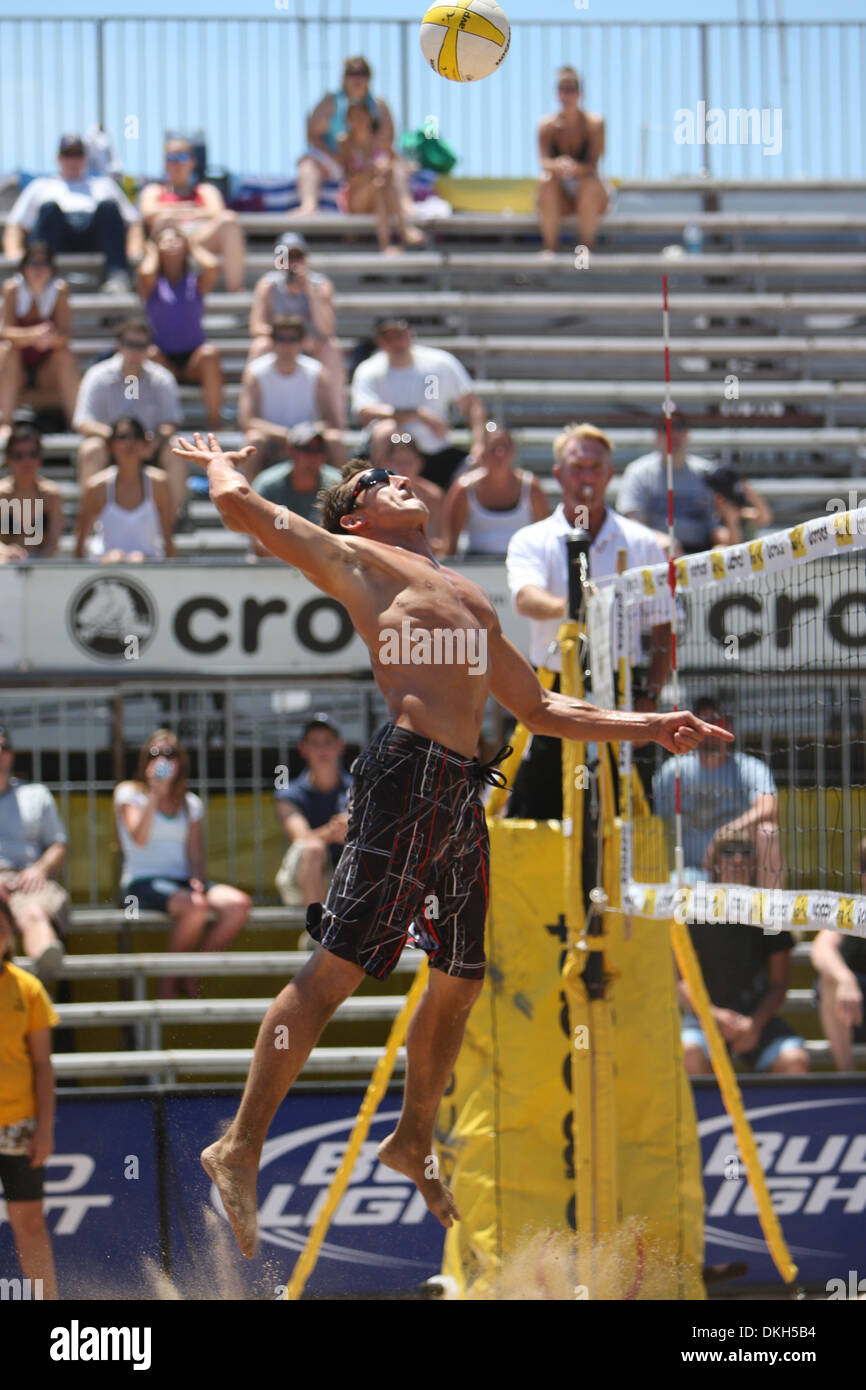 Match 58; Ty Loomis al netto. Ty Loomis e Casey Patterson anom. Anthony  Medel e Hans Stolfus all'AVP Crocs Tour; Coney Island, New York (credito  Immagine: © Anthony Gruppuso/Southcreek globale/ZUMApress.com Foto stock -