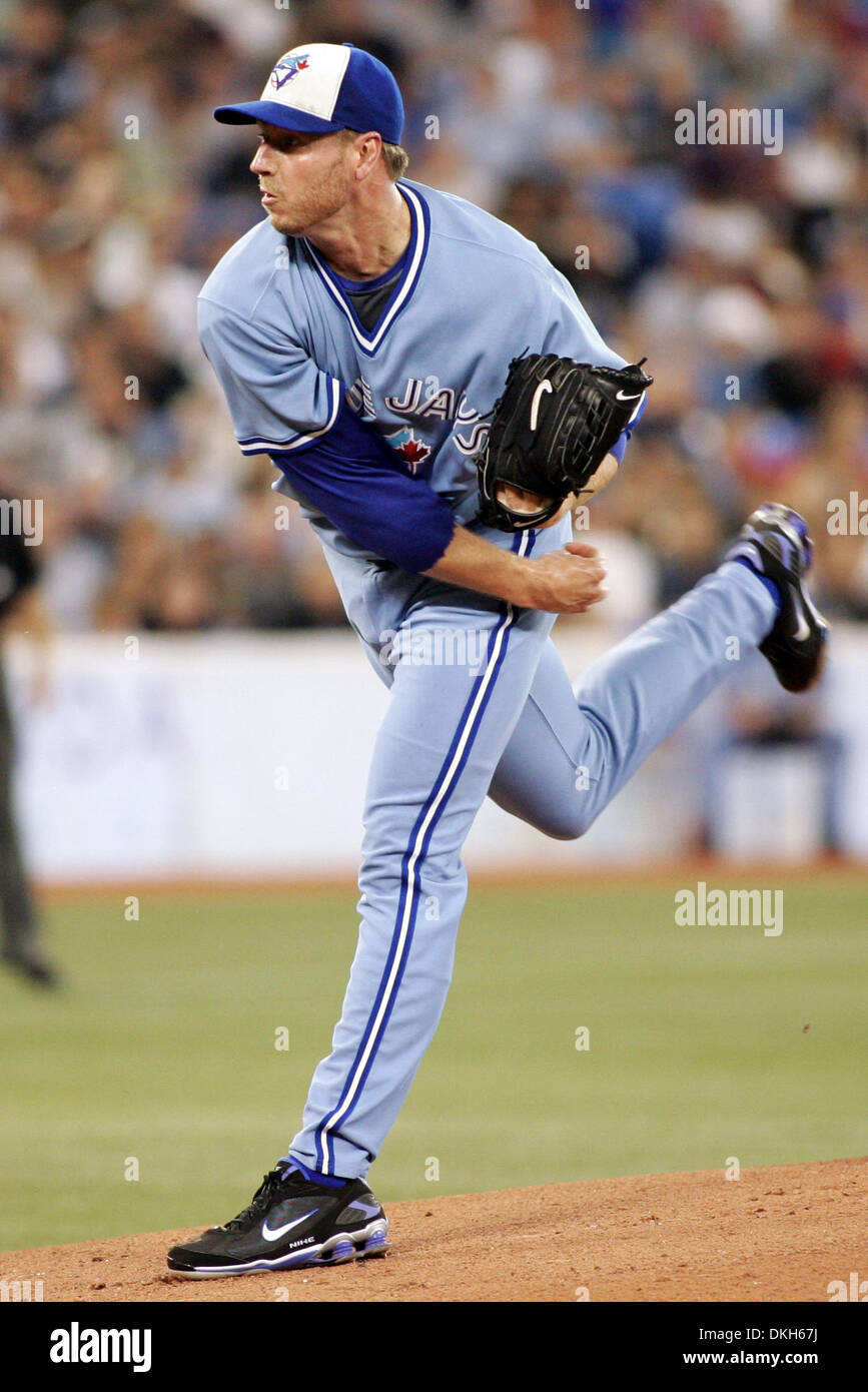 Toronto Blue Jays lanciatore Roy Halladay gettando contro il Tampa Bay Rays presso il Rogers Centre in Toronto, ON. Il Blue Jays perdere ai raggi 4-2. (Credito Immagine: © Anson appeso/Southcreek globale/ZUMApress.com) Foto Stock