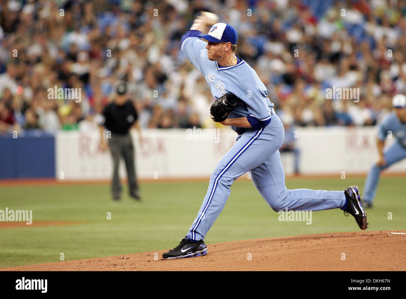 Toronto Blue Jays lanciatore Roy Halladay gettando contro il Tampa Bay Rays presso il Rogers Centre in Toronto, ON. Il Blue Jays perdere ai raggi 4-2. (Credito Immagine: © Anson appeso/Southcreek globale/ZUMApress.com) Foto Stock