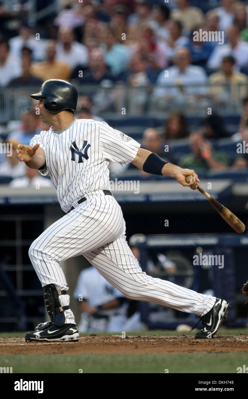 Yankees Jorge Posada. Toronto Blue Jays sconfitto i New York Yankees 5-4 allo Yankee Stadium, Bronx, New York (credito Immagine: © Anthony Gruppuso/Southcreek globale/ZUMApress.com) Foto Stock