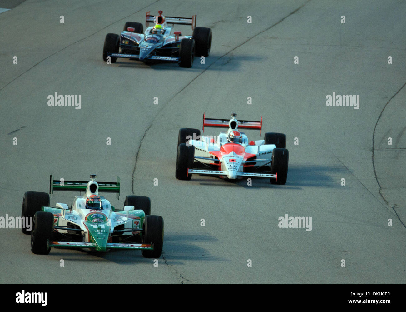 Tony Kanaan, Ryan Briscoe, e Dan Wheldon in pista durante la pratica a Bombardier Learjet 550k al Texas Motor Speedway di Fort Worth, Texas. (Credito Immagine: © Albert Pena/Southcreek globale/ZUMApress.com) Foto Stock