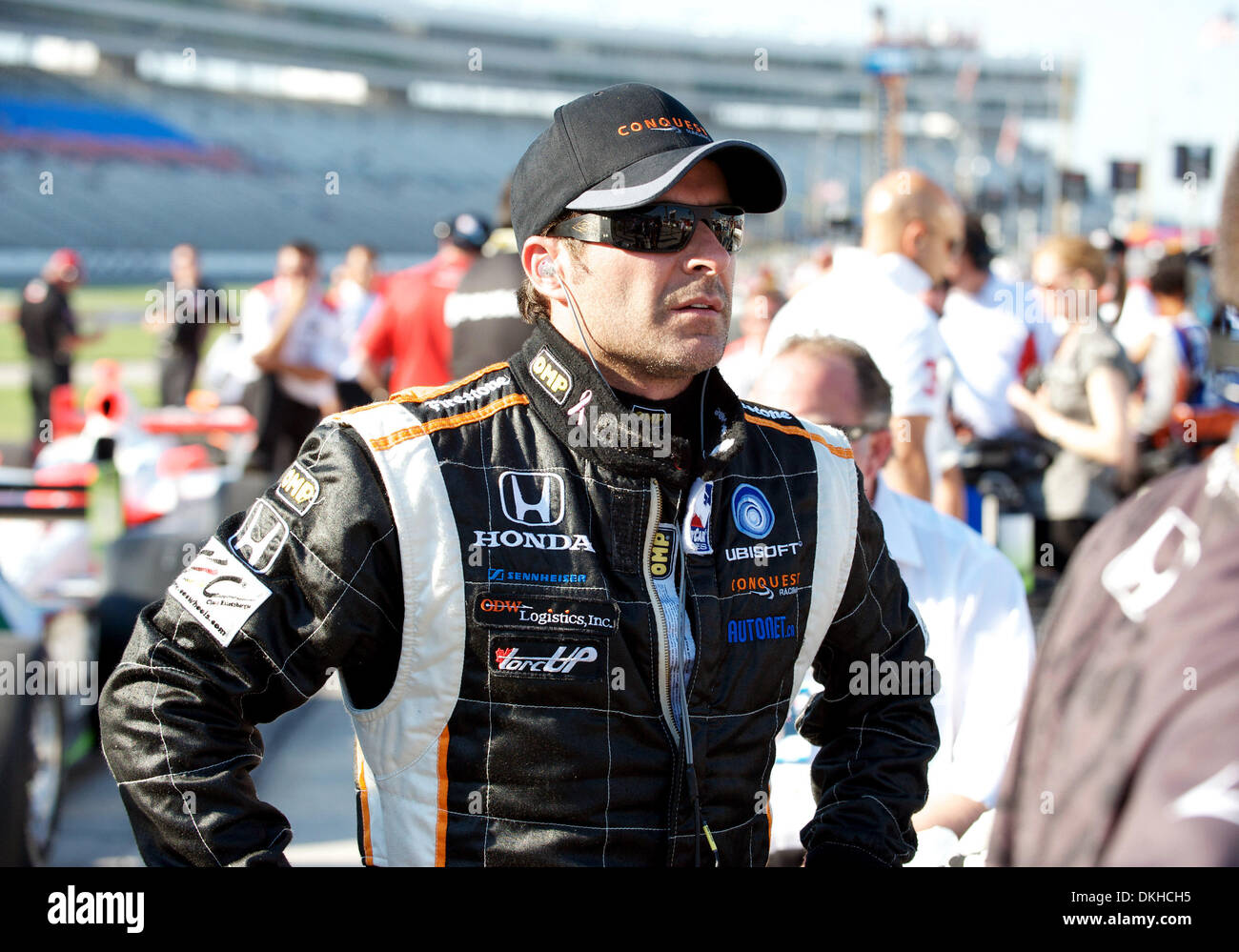 Conquest Racing guida Alex Tagliani orologi il polo durante il turno di qualificazione a Bombardier Learjet 550k al Texas Motor Speedway di Fort Worth, Texas. (Credito Immagine: © Albert Pena/Southcreek globale/ZUMApress.com) Foto Stock