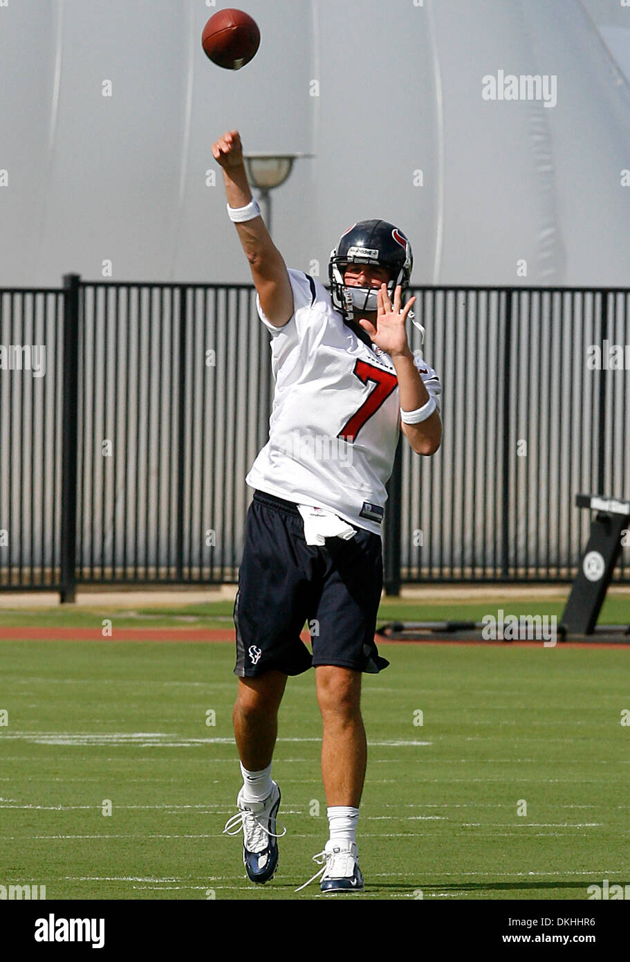 Giugno 15, 2009 - Houston, Texas, Stati Uniti - 15 Giugno 2009: Texans quarterback Dan Orlovsky funziona con la Houston Texans durante il team di mini camp tenuto presso il Methodist Training Facility. (Credito Immagine: © Southcreek globale/ZUMApress.com) Foto Stock