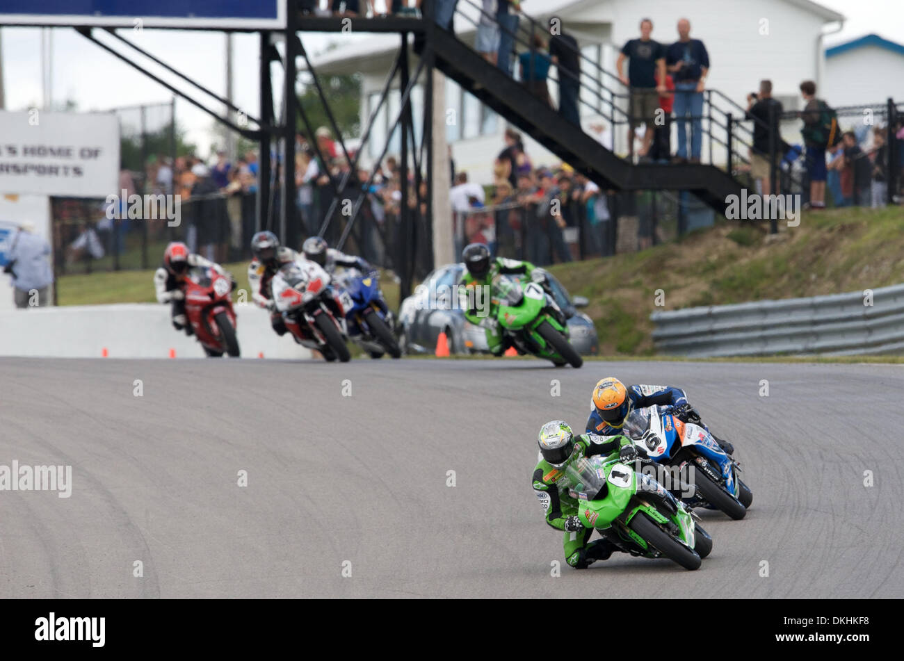 Luglio 18, 2009 - Bowmanville, Canada - 18 Luglio 2009: Canadese Kawasaki Motors rider Giordania Szoke (1) assume il comando al giro 3 del Round 4 di Yoshimura Pro Sport Bike gara di sabato pomeriggio a Mosport International Raceway. (Credito Immagine: © Southcreek globale/ZUMApress.com) Foto Stock